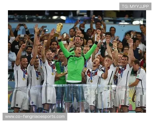 足球星光璀璨背后 揭秘球场英雄的奋斗与荣耀之路