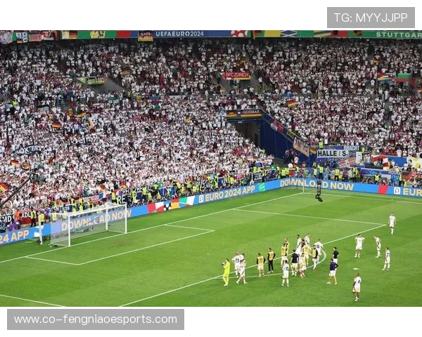 足球赛球星握手瞬间合集 展现球场上的友谊与竞技精神